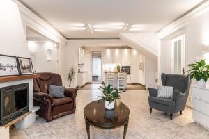 Una cocina o cocineta en Villa Suburbia Budapest