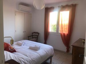 Voodi või voodid majutusasutuse Jolie maison 8 pers à Monteux 10min d'Avignon toas +33 fotot