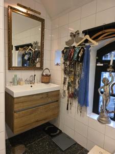 Et badeværelse på Op Vakantie bij Nicole + 17 billeder