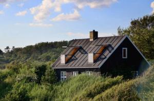 Το κτήριο όπου στεγάζεται  η παραθεριστική κατοικία