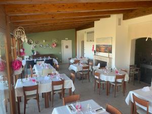 Televiisor ja/või meelelahutuskeskus majutusasutuses Gastronomic B&B CarloCarla