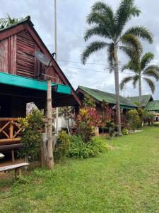 a house with a boat on the side of it at เฮินไตเกสเฮาส์ in Ban Nong Pa Ko
