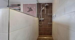 Ένα μπάνιο στο Conny´s Lodge