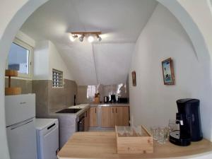 Kuchyň nebo kuchyňský kout v ubytování Bas de Villa - Ti Lav Lodge - Saint-Claude