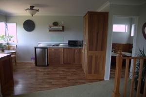 Η κουζίνα ή μικρή κουζίνα στο Willowbark Ranch B&B