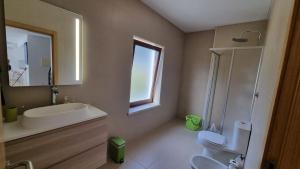 Phòng tắm tại Villa Lou-One +9 ảnh