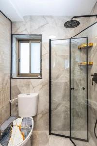 Phòng tắm tại הפנינה של סוניה