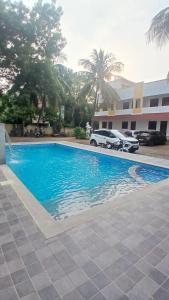 Πισίνα στο ή κοντά στο Dwarka Residency Inn