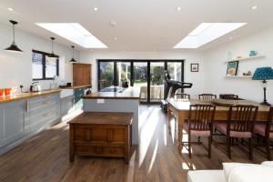 a kitchen with a table and a dining room at Oxfordshire Country Escape, 3 Bed Getaway in Long Wittenham