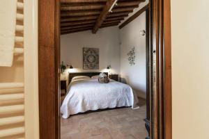 Giường trong phòng chung tại Panoramic Apartment In 17Th Century Farmhouse