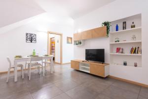 Μια τηλεόραση ή/και κέντρο ψυχαγωγίας στο GuestHost - Casa Klimt