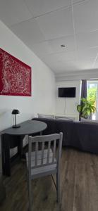 a living room with a table and a couch at Ô Phil du Vent' in Ventabren