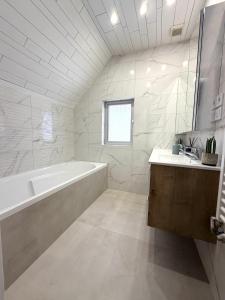 Ένα μπάνιο στο Le sympathique