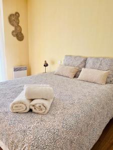 Ένα ή περισσότερα κρεβάτια σε δωμάτιο στο Le petit Joffre