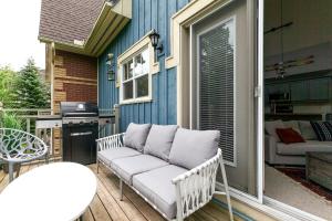 En balkon eller terrasse på Lookout Lodge - Private Patio - Shuttle to Blue