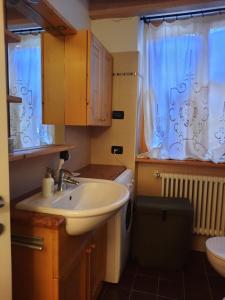 Ένα μπάνιο στο Appartamento la Fontana