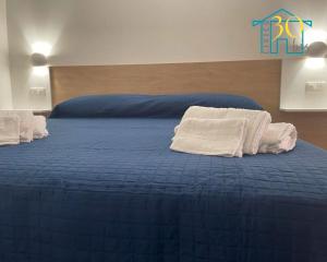 a blue bed with towels on top of it at CIVICO 30 bis in Santa Domenica