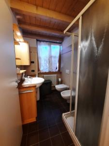 Ένα μπάνιο στο Appartamento la Fontana