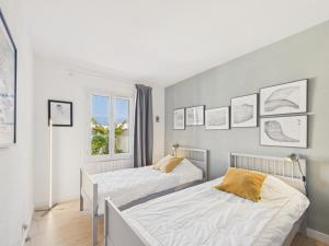 Una cama o camas en una habitación de Maison familiale pour 6, St Clément des Baleines