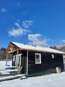 a log cabin with snow on the roof at Parc Sonnleiten - Chalet 4 persoons in Gnesau Sonnleiten
