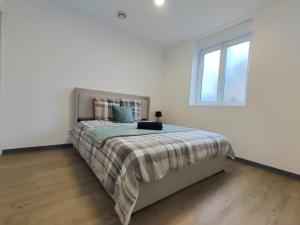 Ένα ή περισσότερα κρεβάτια σε δωμάτιο στο La Parenthèse Corbehemoise, Stationnement, Wifi