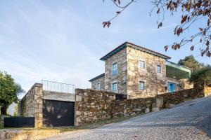 ポンテ・デ・リマにあるCapim Limão Country Houseの石壁石造り