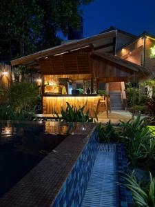 อาคารที่มีโรงแรม +111 ภาพ