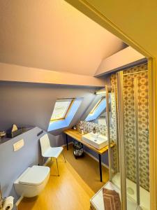 a small bathroom with a toilet and a sink at Vogelhaus Gobbin in Lancken-Granitz +151 photos