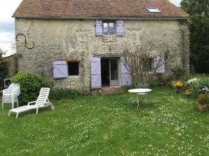 Zahrada ubytování Spacieux logement avec piscine à Orville