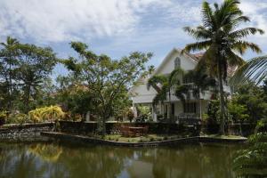 Vườn quanh Palliath House by ELIVAAS