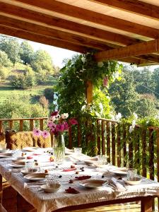 Balkón nebo terasa v ubytování Meshe Eco-village + 6 fotografií