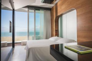 Postel nebo postele na pokoji v ubytování i-Suite Hotel + 87 fotografií