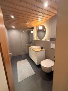 3,5 Zimmer Wohnung Eigerblick zentral in Grindelwald 욕실 사진 16개 이상