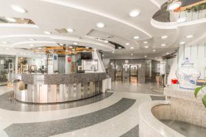 a store lobby with a counter in a building at Hotel Estoril in Mexico City