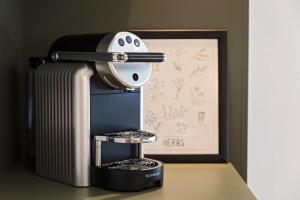 Kohvi ja tee valmistamise võimalus majutusasutuses The Ostrich Inn, South Creake, Norfolk