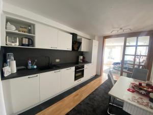 Η κουζίνα ή μικρή κουζίνα στο Downtown an der Promenade