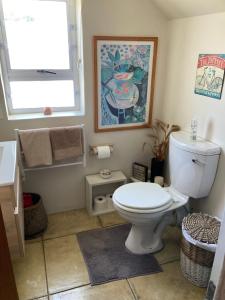 Ένα μπάνιο στο AquaView Beach House Kommetjie, with stunning sea views +79 φωτογραφίες