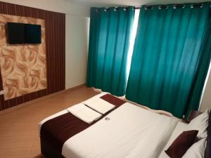 Ένα ή περισσότερα κρεβάτια σε δωμάτιο στο Dominion castle hotel