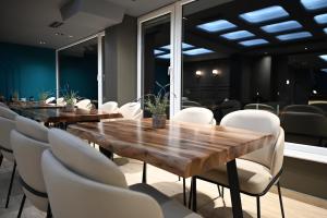 Khu vực hỗ trợ khách đi công tác/phòng hội thảo tại Hotel Restaurant Savoja