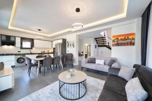 Η κουζίνα ή μικρή κουζίνα στο KATRELİA-Villa with Children's Pool for 6 Persons in Inlice