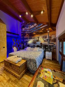 Ένα ή περισσότερα κρεβάτια σε δωμάτιο στο Hotel SPA El Lagar de Isilla