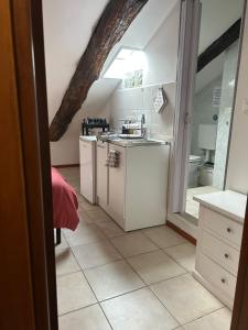 Η κουζίνα ή μικρή κουζίνα στο Elohim Center +4 φωτογραφίες