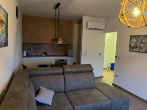 a living room with a couch and a kitchen at Aurea Vista in Kupres