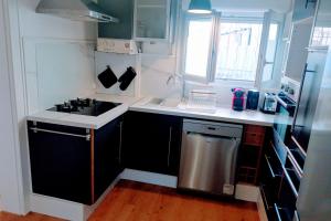 Η κουζίνα ή μικρή κουζίνα στο Peaceful house in the heart of Boutonnet