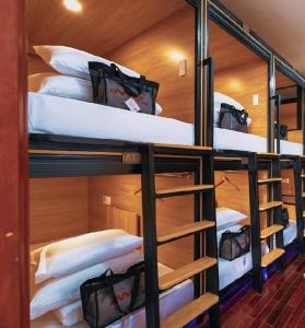 Μία ή περισσότερες κουκέτες σε δωμάτιο στο Amango Home Brand 5