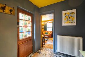 Un lugar para sentarse en Host & Stay - The Little Townhouse