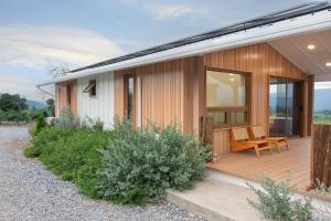 Το κτήριο όπου στεγάζεται  η παραθεριστική κατοικία