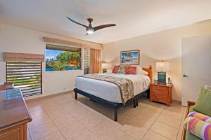 a bedroom with a bed and a window at Kahana Sunset B4B in Lahaina +42 photos