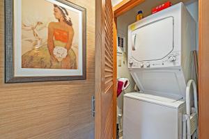 a bathroom with a washer and dryer in a tiny house at Kahana Sunset B4B in Lahaina