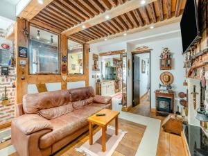 Posezení v ubytování Bramley Cottage